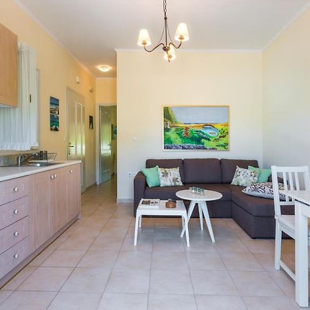 Avelia Blue Apartment Asprogerakata ภายนอก รูปภาพ
