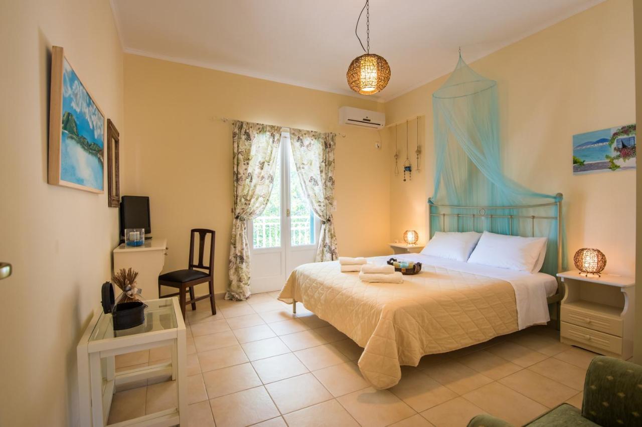 Avelia Blue Apartment Asprogerakata ภายนอก รูปภาพ